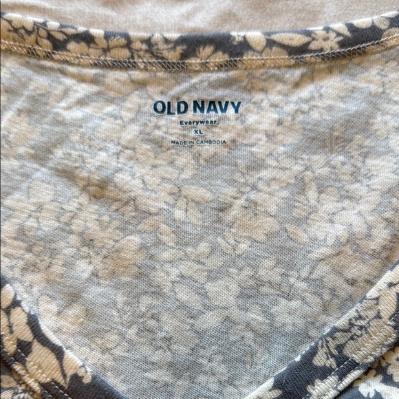 Old Navy and Sonoma T-Shirt Bundle - Picture 5 of 6